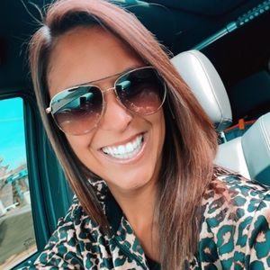 Meet your Posher, Stephanie